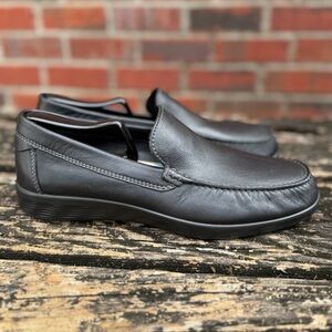 NWOB ECCO Men's Black S-Lite Moc Classic Leather Loafers Size 43 (9 to 9.5) M1